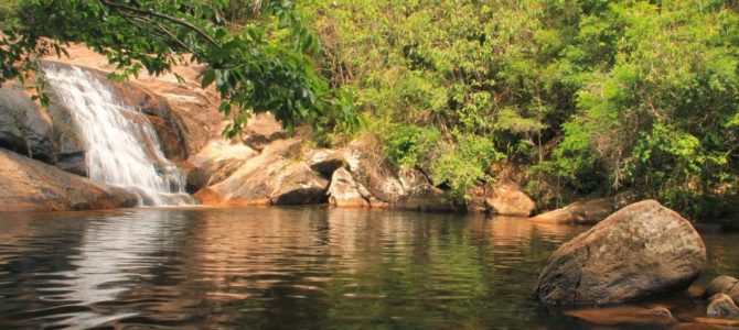 Cachoeira na Praia Grande da Cajaíba e retorno a Paraty, Brasil