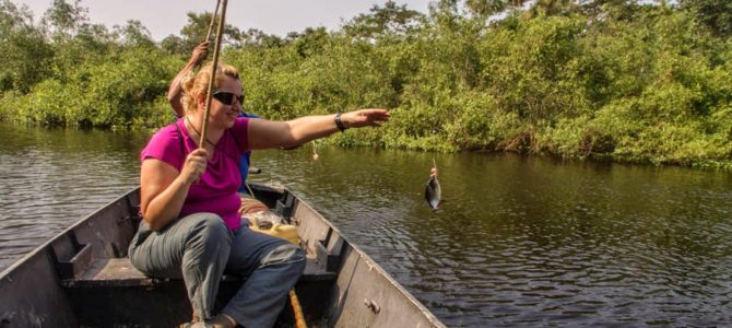 Pescando piranha no Pantanal, Brasil