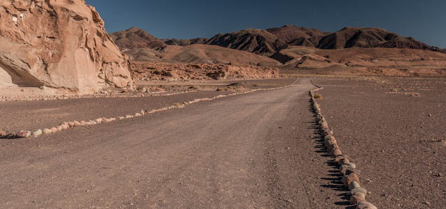 Petroglifos de Yerbas Buenas e Valle del Arcoiris no Deserto de Atacama