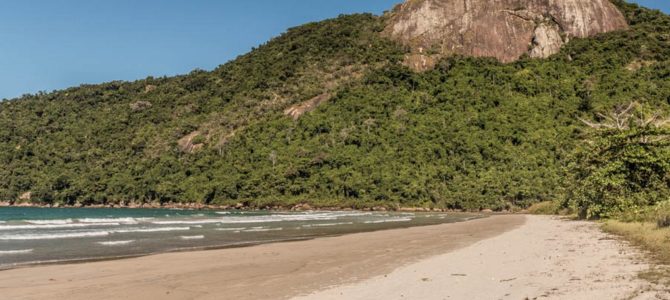 Parnaioca a Vila do Abraão a pé em Ilha Grande